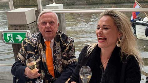 Harry Mens (75) is ’heel blij’ met nieuwe liefde (40).